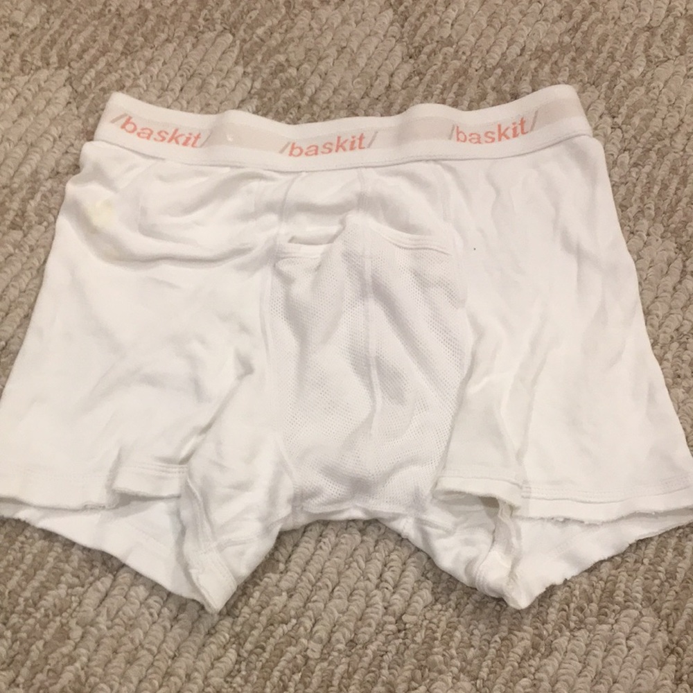 Basket trunk size small